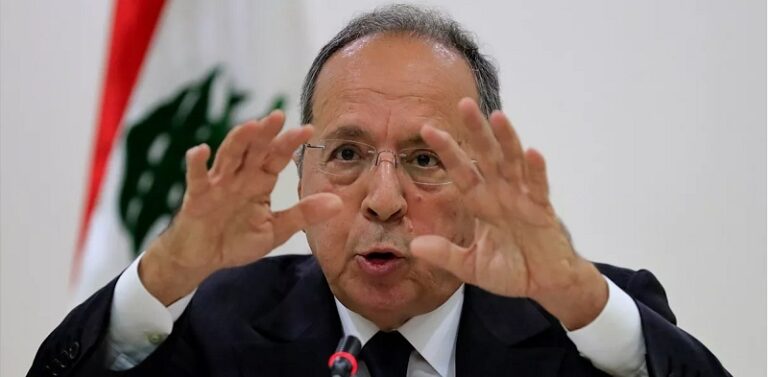 “صيدلي” بصفة “محلّل استراتيجي”!