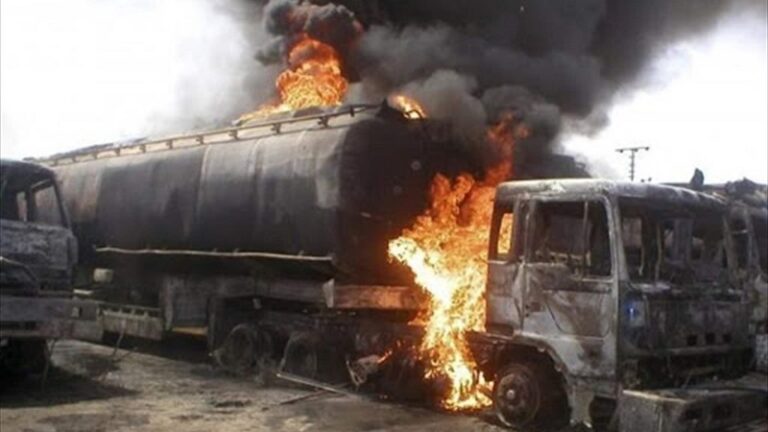 قتيل وجرحى بحريق شاحنات صهريج شمالي العراق