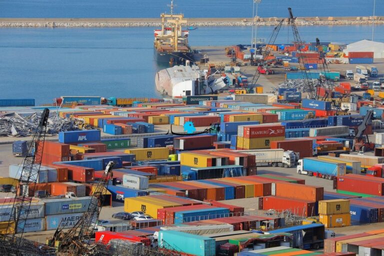 العمل يسير بشكل طبيعي في مرفأ بيروت؟