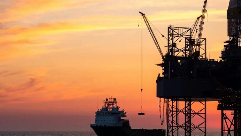 الفيول الجزائري يصل عصر الثلاثاء