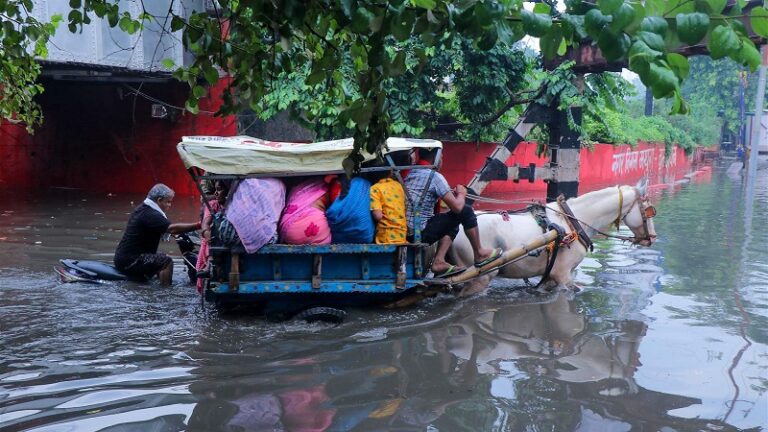 قتلى بفيضانات ولاية غوجارات الهندية