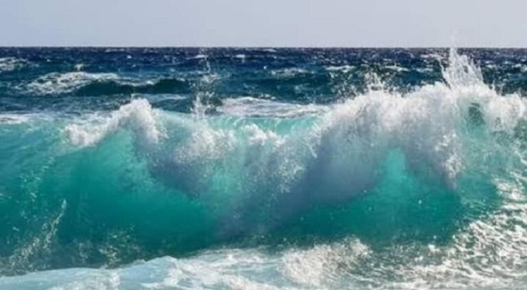 الدفاع المدني: لتوخي الحذر من إرتفاع الأمواج