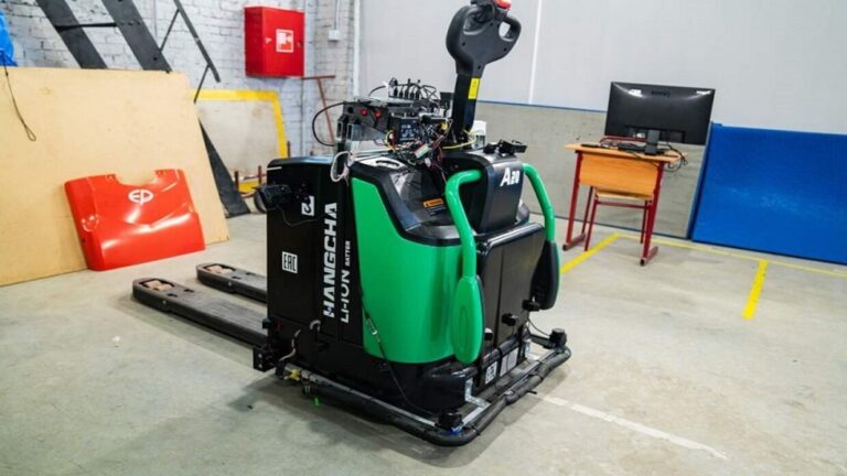 العلماء الروس يطورون روبوتاً لنقل البضائع