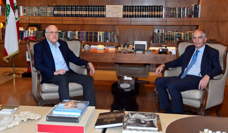 ميقاتي عرض مع السفير الفرنسي جهود وقف العنف والتوترات