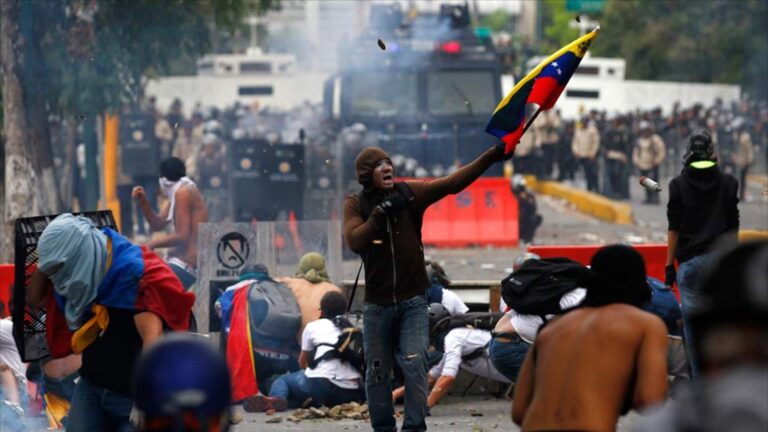 25 قتيلا و192 جريحاً في فنزويلا