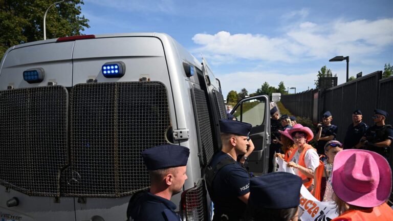 تفكيك شبكة من المهربين في إسبانيا