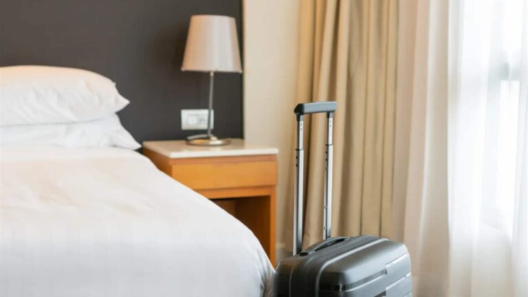 مجفف الشعر الموجود في الفنادق يشكل مخاطر صحية؟