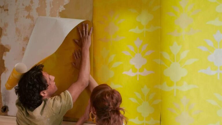 رجل يعثر على لغز عمره 49 عاماً في منزله!