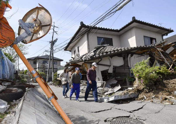 زلزال يضرب اليابان (فيديو)