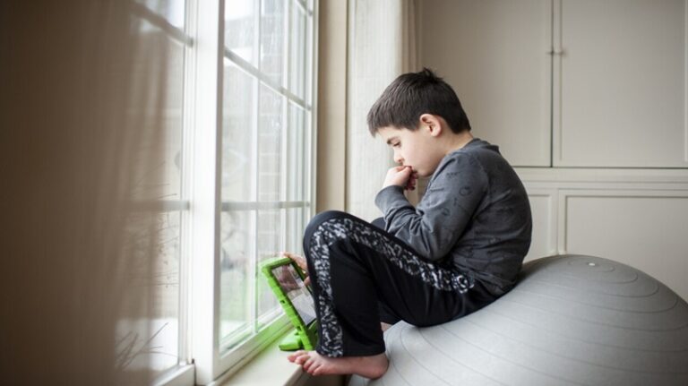 سبب “صادم” يزيد من خطر إصابة الذكور بالتوحد