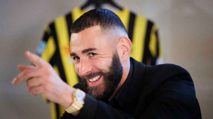 بنزيما يُشيد بتطور الكرة السعودية