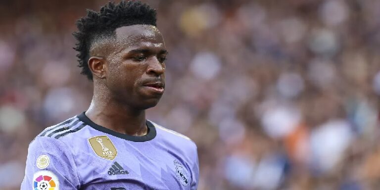 ” حتى تصبح البرازيل دولة تتمتع بتعليم أفضل”.. فينيسيوس يطمح بإفتتاح مدرسة خاصة به