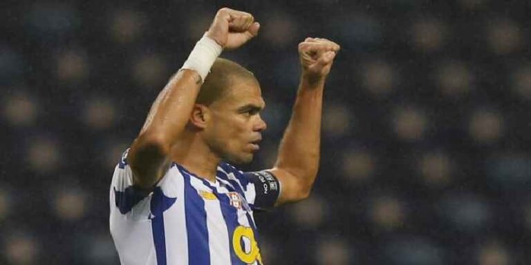 بيبي يعتزل اللعب