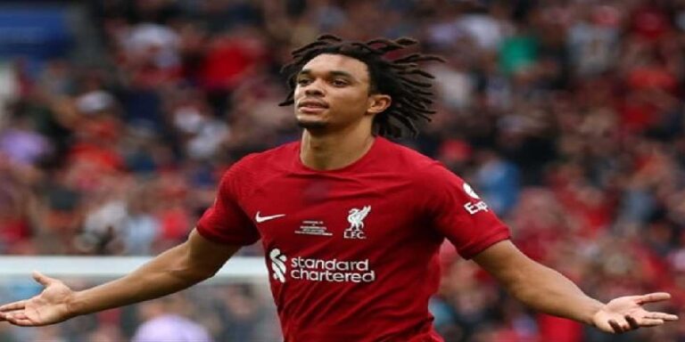 أرنولد تحت أنظار قطبي إسبانيا