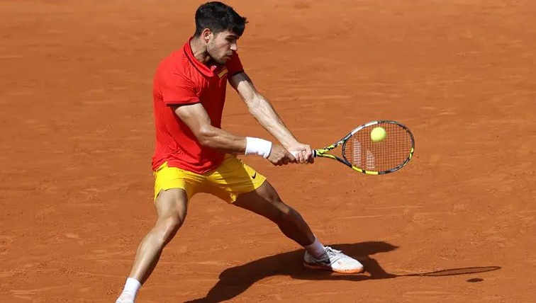 ألكاراز يواصل مسيرته الأولمبية بنجاح