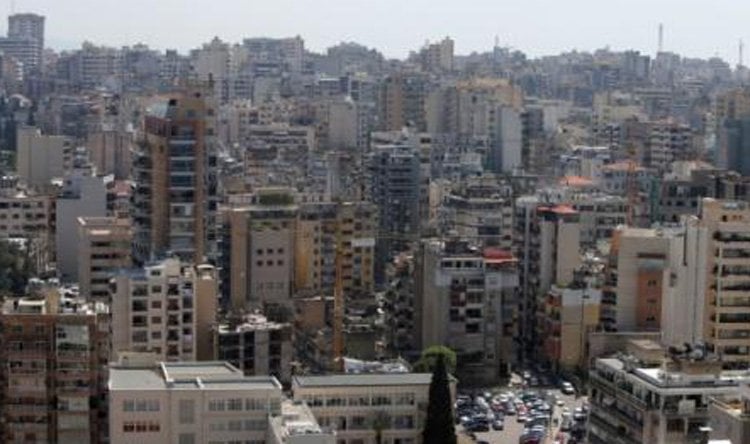 سيارة تجتاح محلاً في حي السلم.. وإصابات! (صورة)