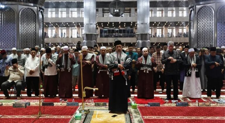 صلاة الغائب على روح هنية في إندونيسيا