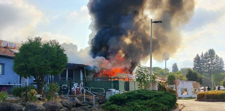 عشرات الصواريخ نحو الجولان والجليل.. حرائق وإصابات! (فيديو)