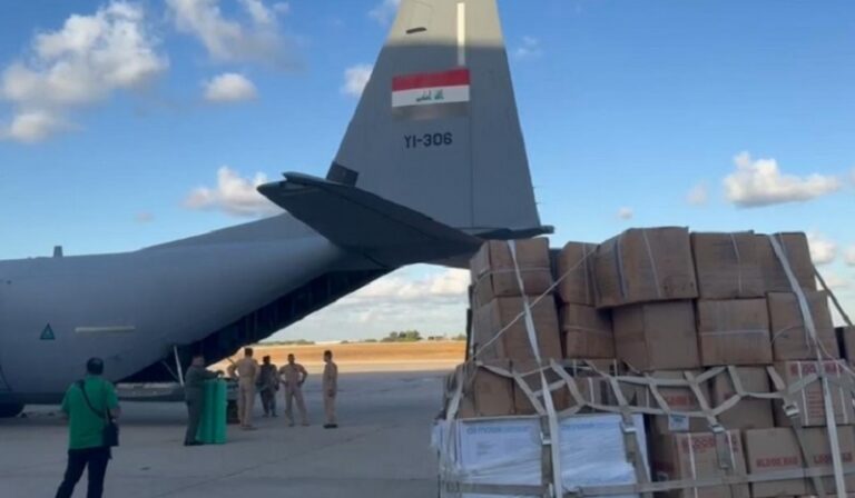 وصول طائرة مساعدات عراقية الى مطار بيروت (صور وفيديو)