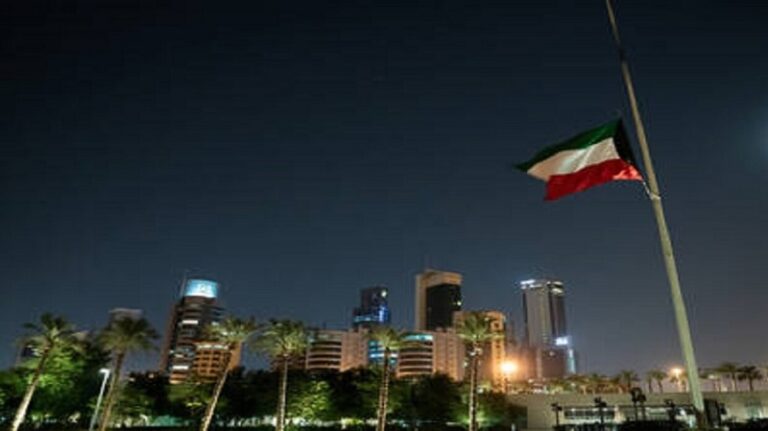 “الكهرباء الكويتية”: إنقطاع محدود للتيار في مناطق صناعية وزراعية