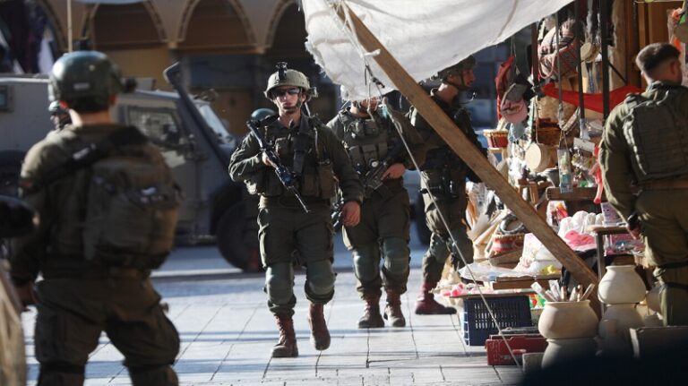 اشتباكات عنيفة في جنين.. وحملة اعتقالات واسعة