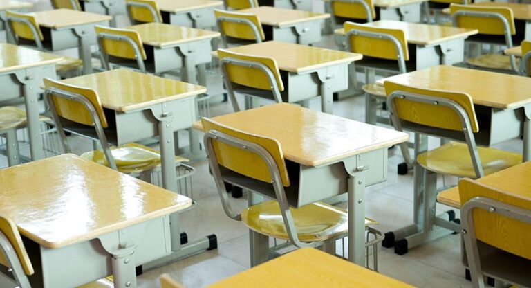 التعليم الرسمي لمن استطاع إليه سبيلا.. والأهالي يتوعدون!