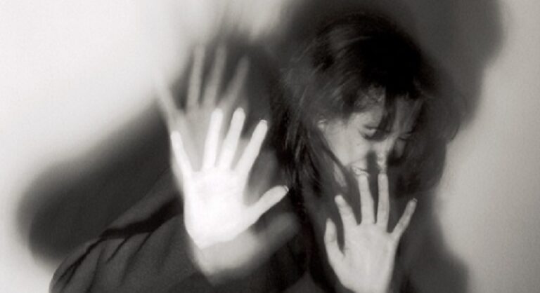 خنقها زوجها و”طحنها” في خلاط! (صور)