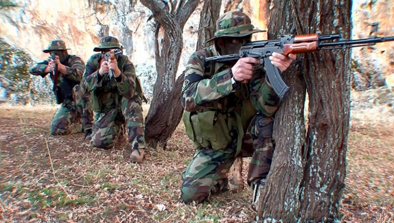 قوات الفجر تستهدف “بيت هلل” برشقة صاروخية