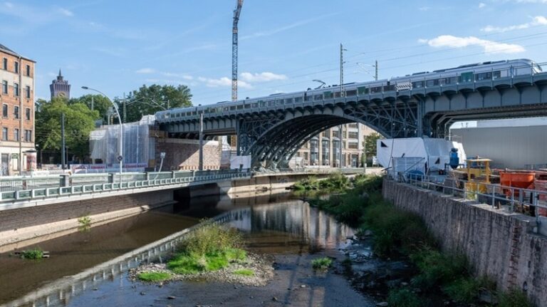 انهيار جسر في مدينة دريسدن الألمانية (صور)