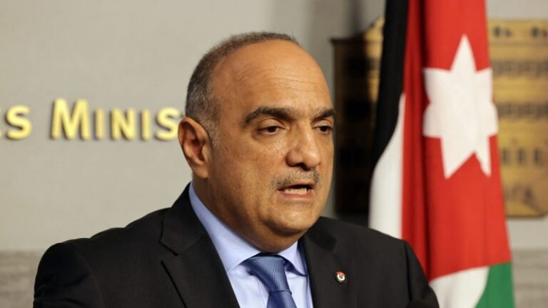 استقالة رئيس الحكومة الأردنية.. وتوقعات بتكليف مدير مكتب الملك عبد الله