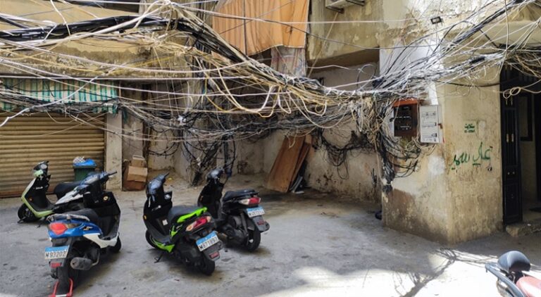 الغياب التام للكهرباء يهدّد الأعمال الصغيرة: “الكحل أحـسن من العمى”