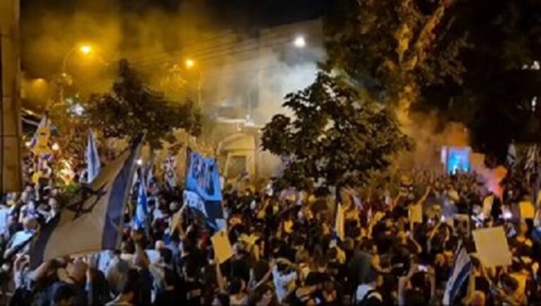 اعتقالات خلال مواجهات بين شرطة الاحتلال ومتظاهرين في القدس