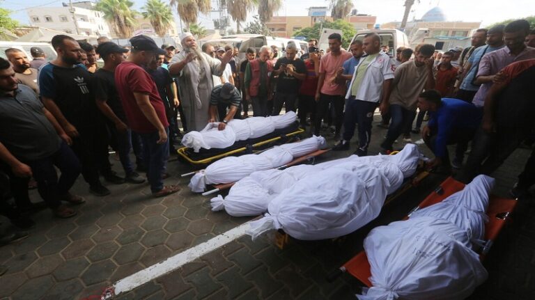 عشرات الإصابات بالقصف فجر السبت على غزة