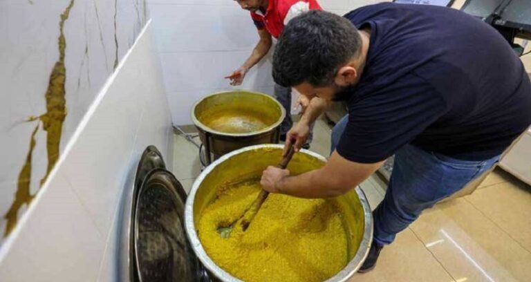 عائلة بيروتية تحافظ على الحلوى “المفتّقة”تراثية (صور)