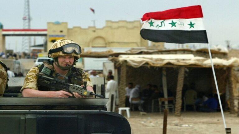 ابتزاز العراق بأمواله: كيف تمسك واشنطن بـ”خناق” بغداد؟