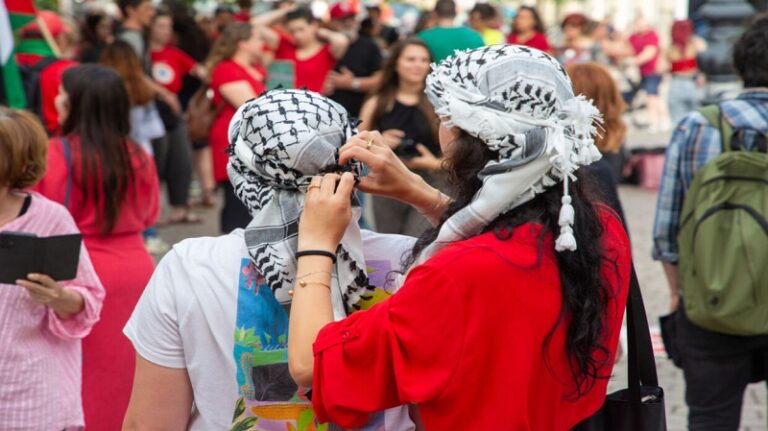 جامعة كولومبيا تفرض عقوبات على 80 طالباً مؤيداً لفلسطين