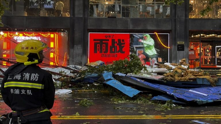 إلغاء 1.6 ألف رحلة جوية في الصين بعد الإعصار!