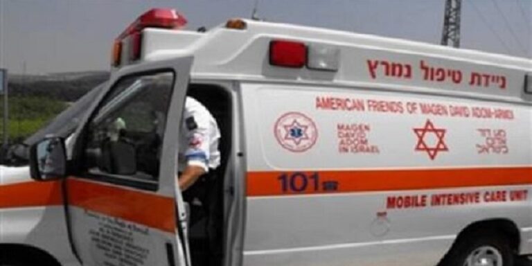 إصابة 18 صهيونياً بالتدافع بعد إطلاق صافرات الإنذار في “تل أبيب”