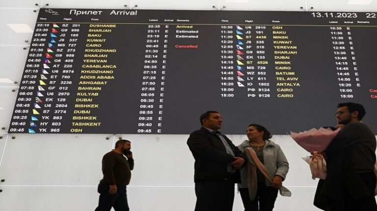 تأخر 200 رحلة في مطارات موسكو بسبب الأمطار!