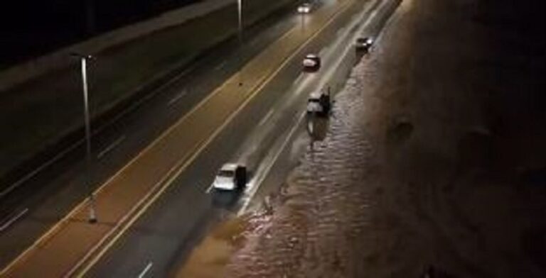 مصرع 3 أشقاء في سيول مكة وفقدان الرابع! (فيديو)