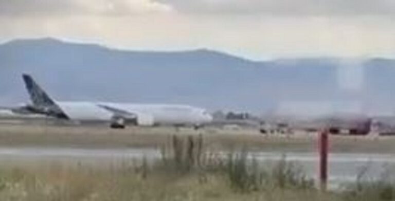 بالفيديو.. هبوط طائرة هندية اضطرارياً في تركيا