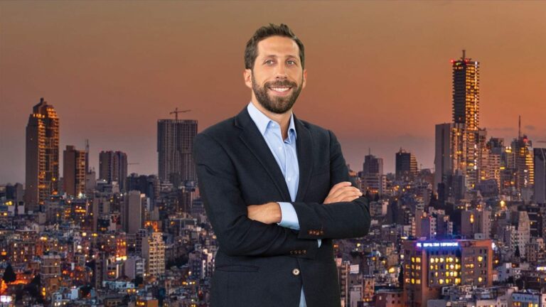 الكوميدي جون أشقر يدخل القفص الذهبي (فيديو)