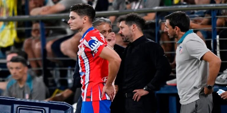 سيميوني يدافع عن ألفاريز: سيسجل الأهداف قريباً