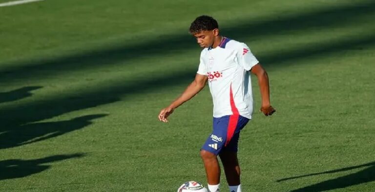 بعد شعوره ببعض الإنزعاج.. يامال يخضع لكشف طبي