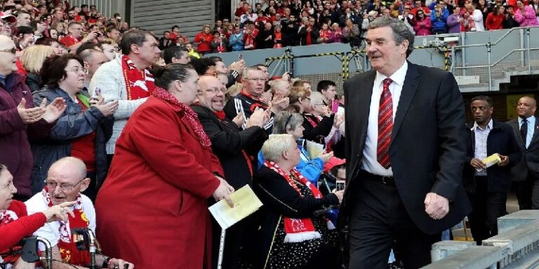 رحيل نجم ليفربول السابق بعد صراع مع مرض الزهايمر