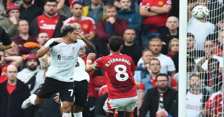 ليفربول يصعق مانشستر يونايتد بثلاثية