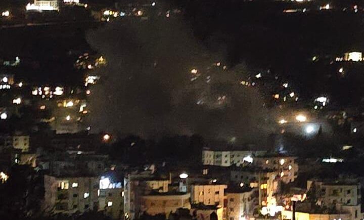 13 جريحاً بغارة كفررمان