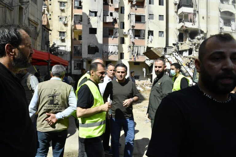 انتشال عائلة بأكملها شهداء من تحت الأنقاض في الضاحية!