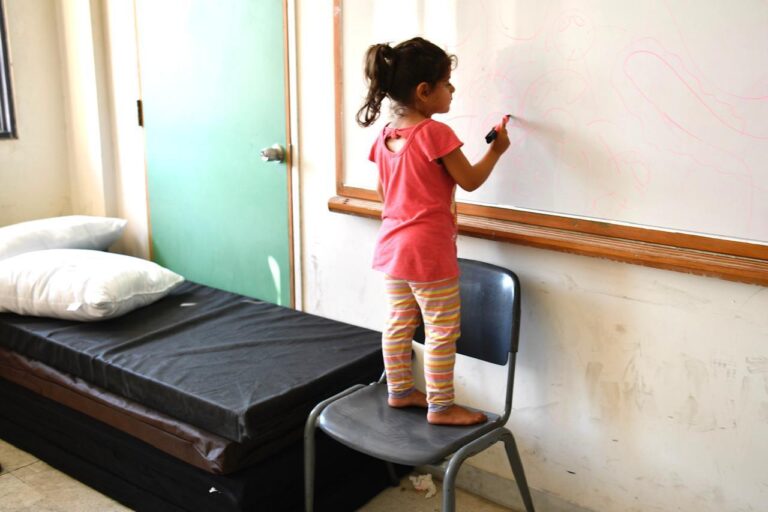 104 آلاف نازح من جنوب لبنان إلى بيروت