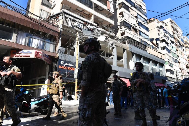 إنتشال جثمان شهيد و3 جرحى بغارة “القائم”